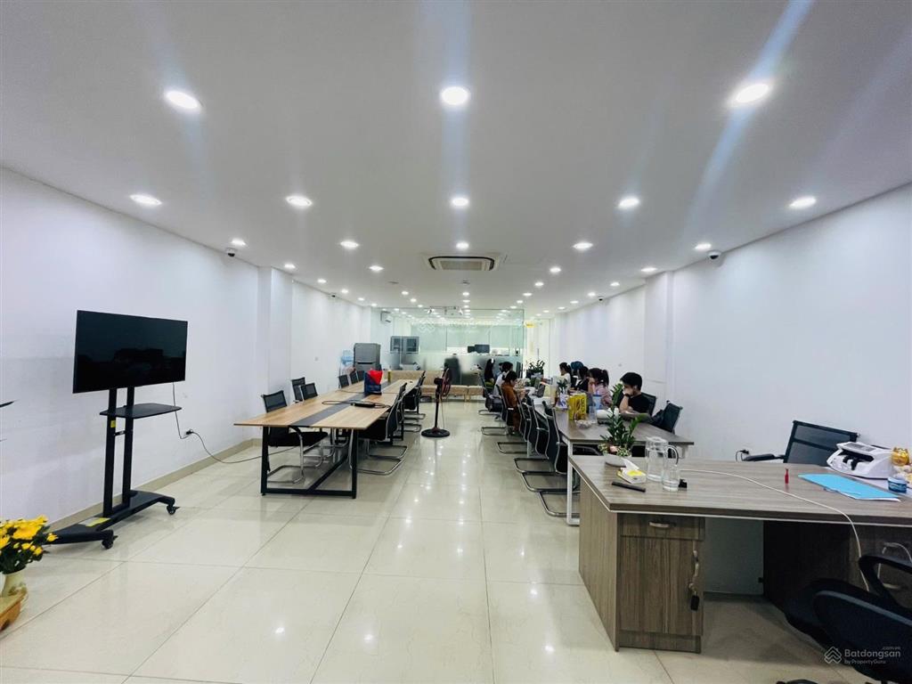 Cho thuê văn phòng 100m2 tại phố nguyễn ngọc nại, thanh xuân, view thoáng, full kính