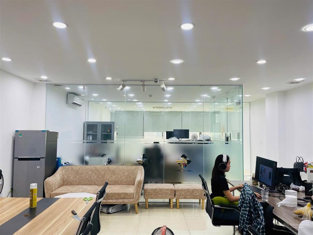 Cho thuê văn phòng 100m2 tại phố nguyễn ngọc nại, thanh xuân, view thoáng, full kính