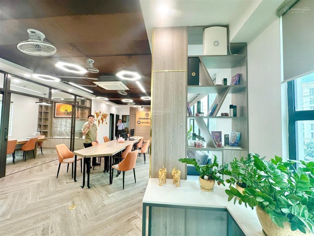 Chính chủ cho thuê văn phòng nhỏ xinh  giá lại nhiều ưu điểm so với thị trường tại vũ phạm hàm
