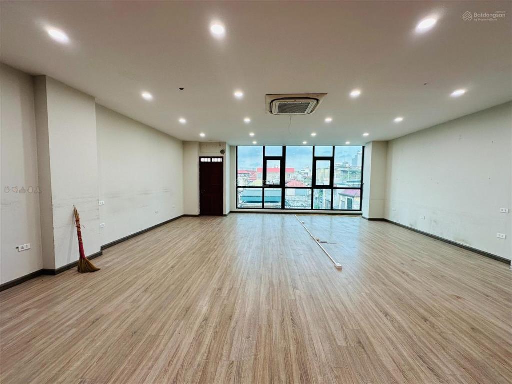Cho thuê văn phòng nguyễn trãi 60m2, giá chỉ 8 triệu/tháng. văn phòng đẹp, vào làm việc ngay.