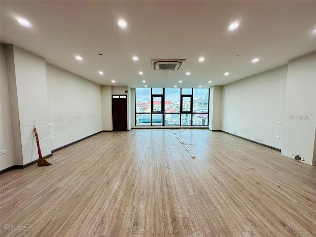 Cho thuê văn phòng nguyễn trãi 60m2, giá chỉ 8 triệu/tháng. văn phòng đẹp, vào làm việc ngay.