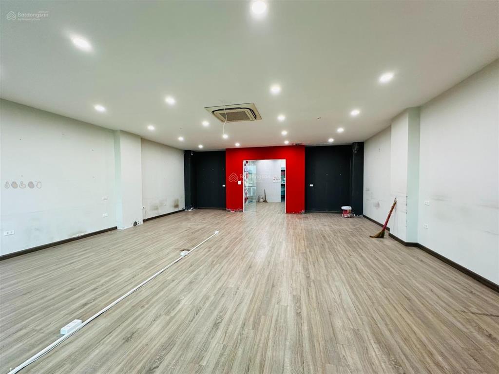 Cho thuê văn phòng nguyễn trãi 60m2, giá chỉ 8 triệu/tháng. văn phòng đẹp, vào làm việc ngay.
