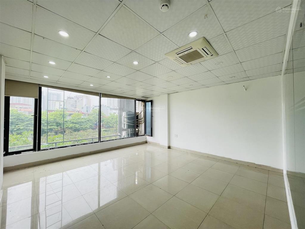 Cho thuê văn phòng 150m2, giá 18 triệu tại phố tô vĩnh diện, thanh xuân, view thoáng, chia sẵn
