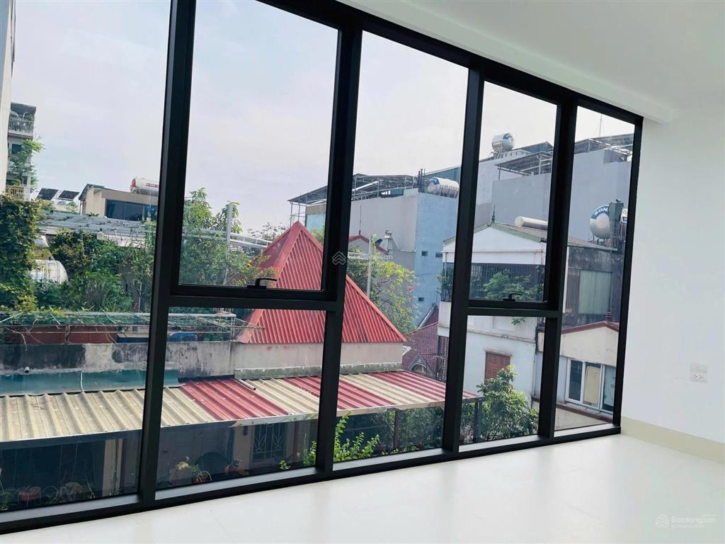 Tòa 93 hoàng văn thái mới xây xong  chính chủ cho thuê sàn 100m2 chỉ 15.5tr
