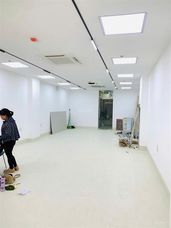 Tòa 93 hoàng văn thái mới xây xong  chính chủ cho thuê sàn 100m2 chỉ 15.5tr