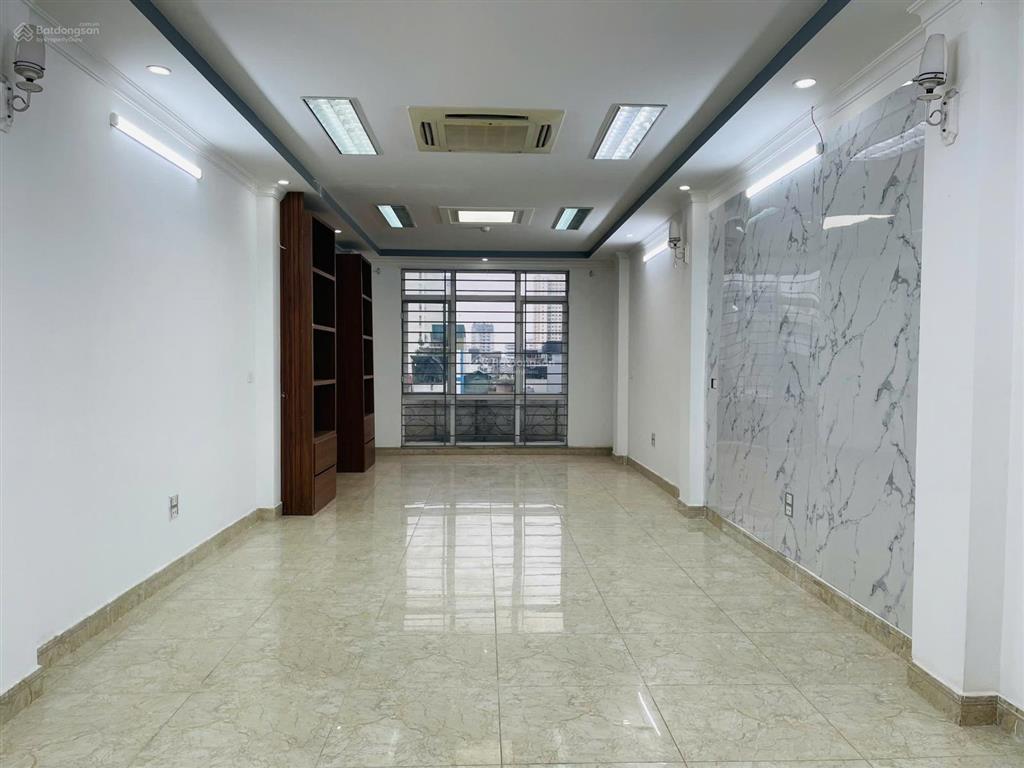Chính chủ cho thuê vp  105 nguyễn xiển 60m2 chỉ 8.5tr  2 mặt tiền mặt đường