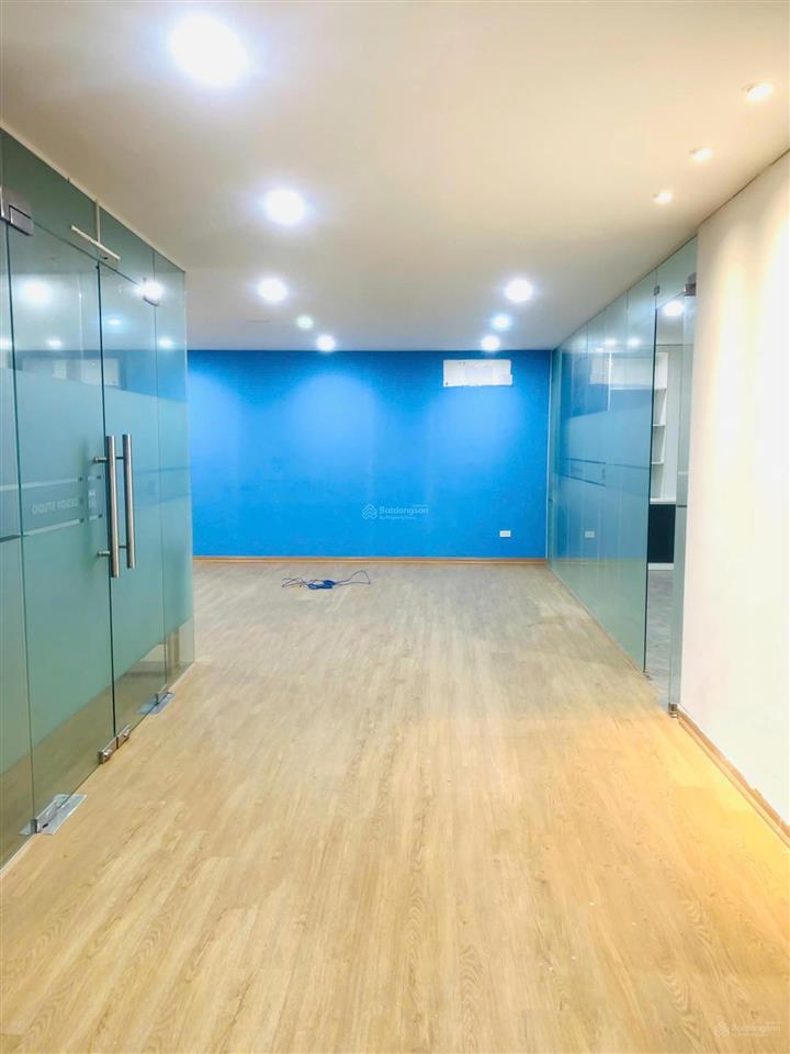 Cho thuê kho  17 lê văn lương 110m2 chỉ 9tr  mặt đường giá siêu hời