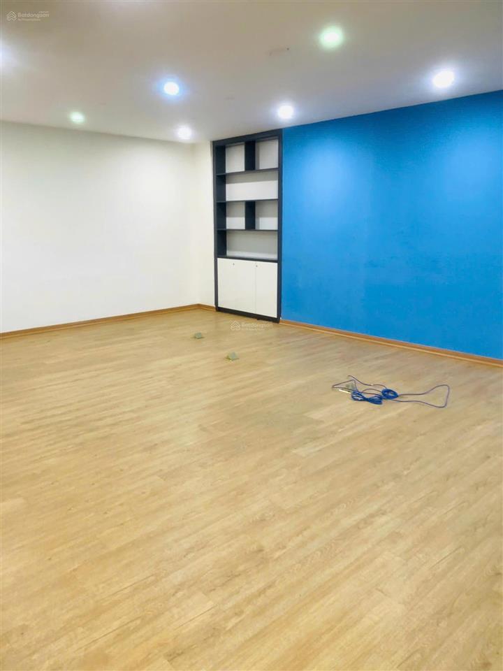 Cho thuê kho  17 lê văn lương 110m2 chỉ 9tr  mặt đường giá siêu hời