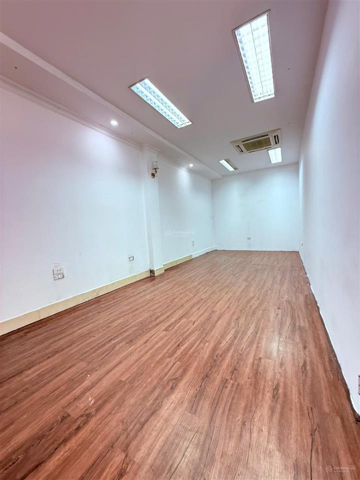 Cần sang nhượng văn phòng mặt phố 435 nguyễn khang  cầu giấy đã có sẵn sàn gỗ