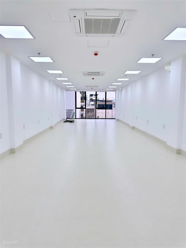 Văn phòng cực đẹp tại 93 hoàng văn thái 100m2 giá chỉ 14.4 triệu/tháng