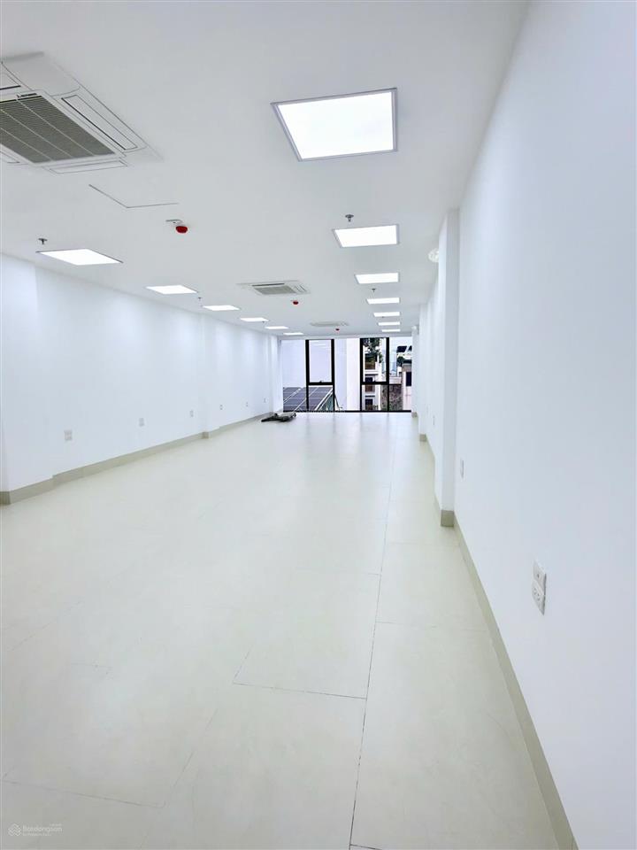 Văn phòng cực đẹp tại 93 hoàng văn thái 100m2 giá chỉ 14.4 triệu/tháng