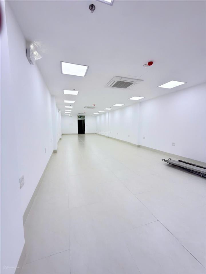 Văn phòng cực đẹp tại 93 hoàng văn thái 100m2 giá chỉ 14.4 triệu/tháng