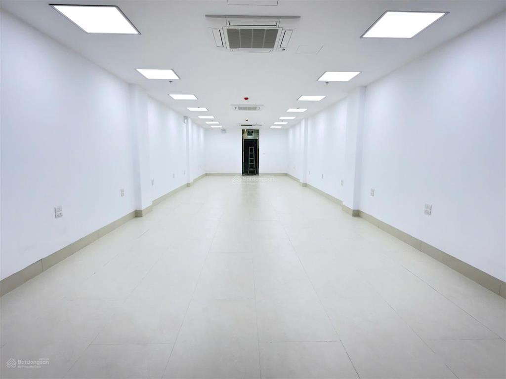 Văn phòng cực đẹp tại 93 hoàng văn thái 100m2 giá chỉ 14.4 triệu/tháng