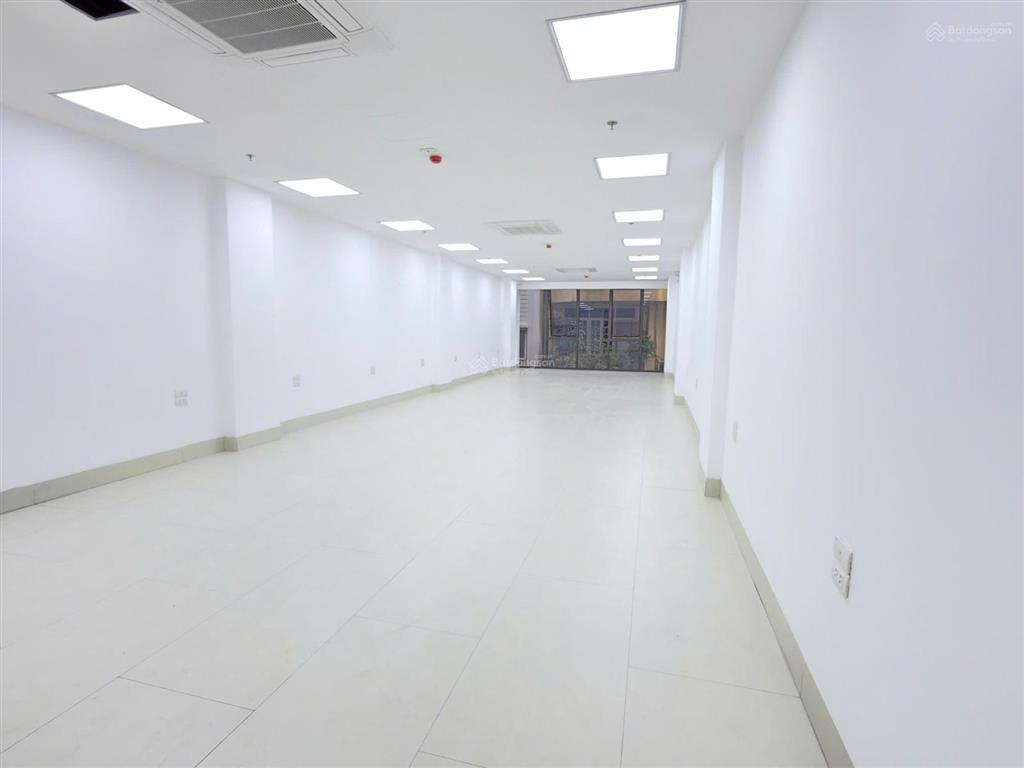 Văn phòng cực đẹp tại 93 hoàng văn thái 100m2 giá chỉ 14.4 triệu/tháng
