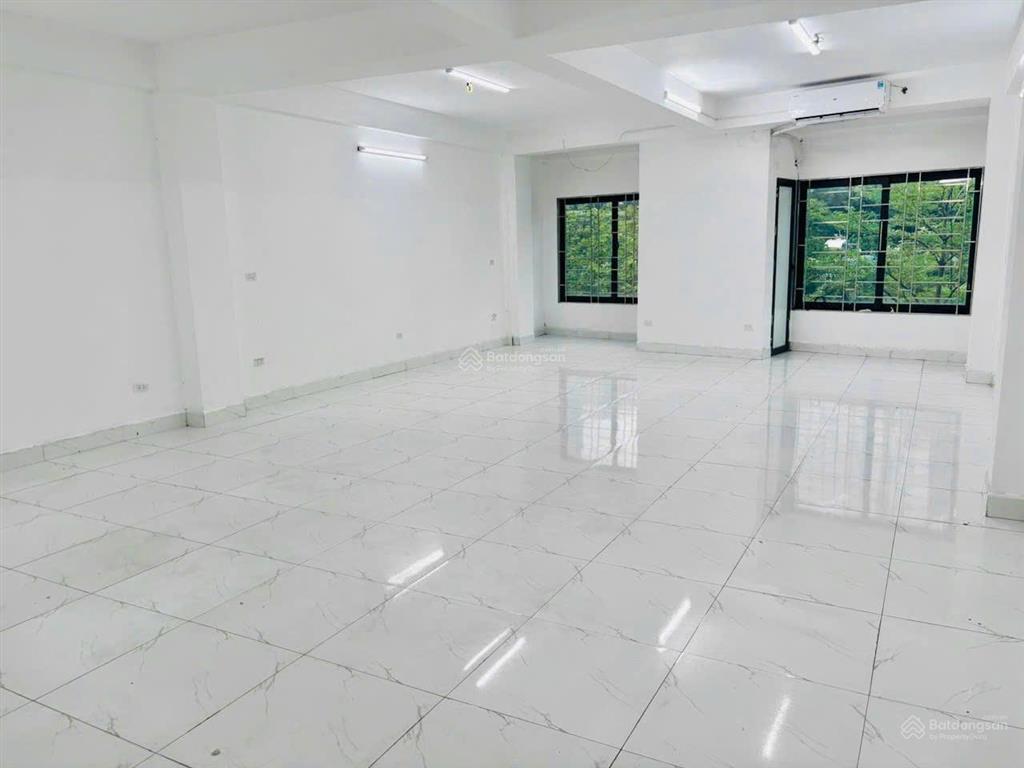 Mặt phố 74 mễ trì hạ còn hiếm có 1 sàn 80m2 giá thuê chỉ 14.4 triệu/tháng