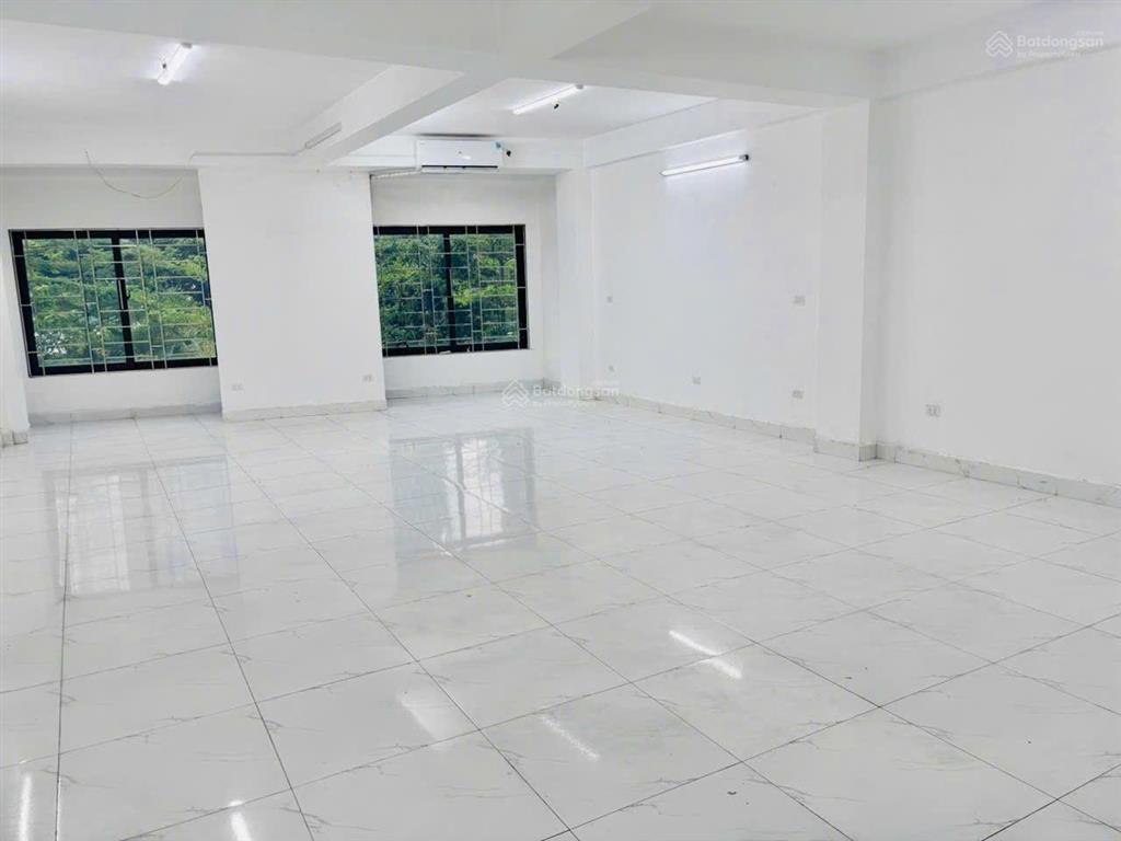 Mặt phố 74 mễ trì hạ còn hiếm có 1 sàn 80m2 giá thuê chỉ 14.4 triệu/tháng