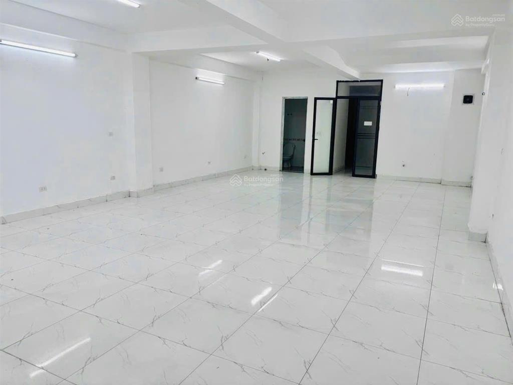 Mặt phố 74 mễ trì hạ còn hiếm có 1 sàn 80m2 giá thuê chỉ 14.4 triệu/tháng