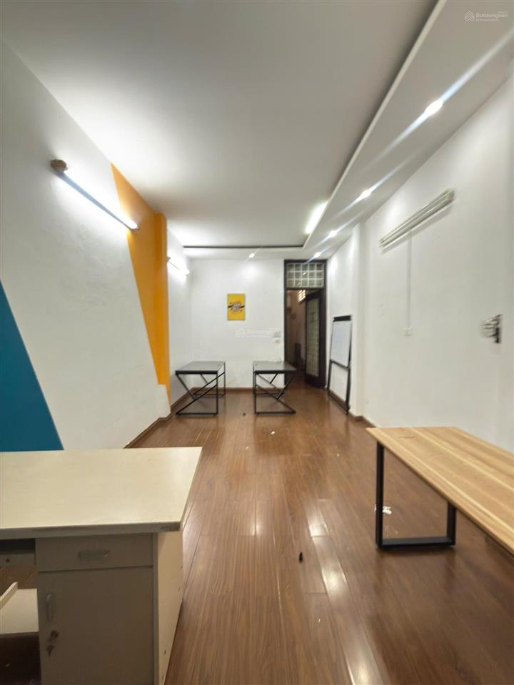Chính chủ cho thuê văn phòng 30m2, giá 5 triệu tại phố đặng tiến đông, đống đa
