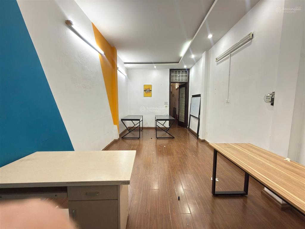 Chính chủ cho thuê văn phòng 30m2, giá 5 triệu tại phố đặng tiến đông, đống đa