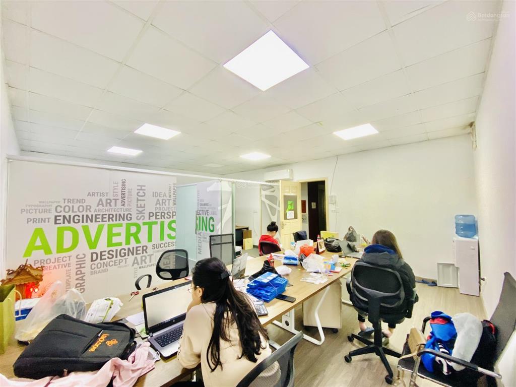Chính chủ cho thuê văn phòng giá tốt 8 triệu ưu đãi chỉ còn 6,8 triệu/tháng vuông vắn, view đẹp. 
