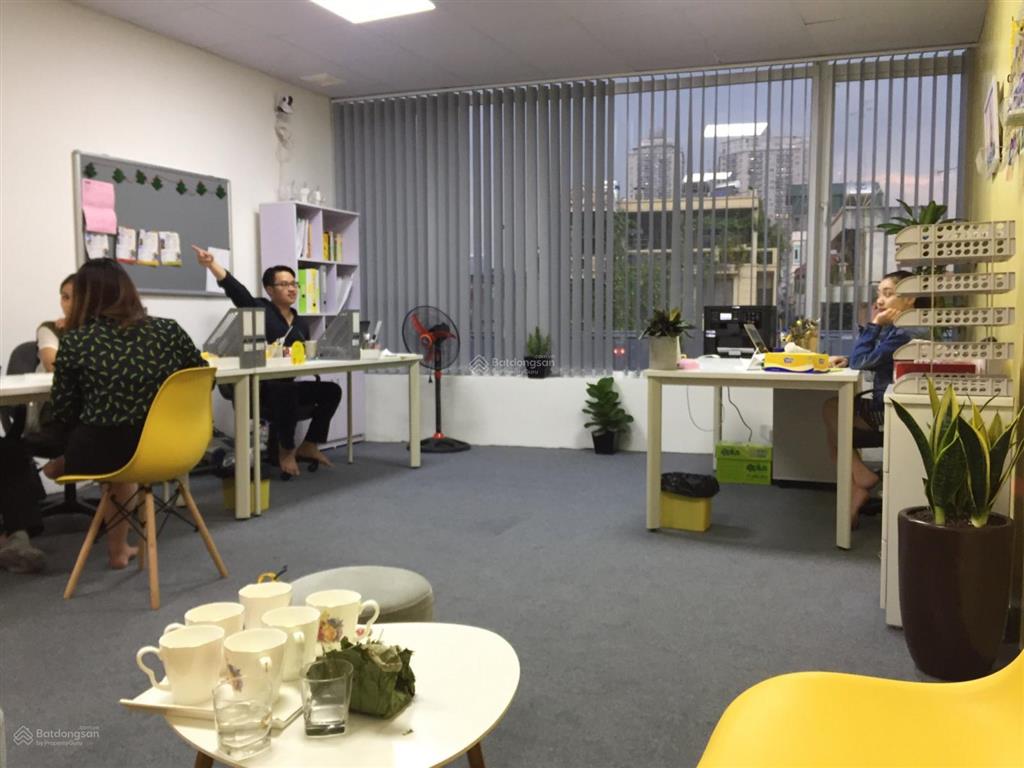 Chính chủ cho thuê văn phòng giá tốt 8 triệu ưu đãi chỉ còn 6,8 triệu/tháng vuông vắn, view đẹp. 