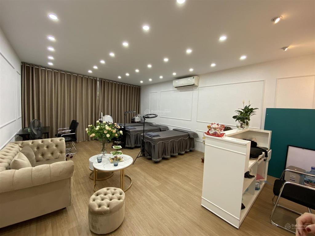 Chính chủ cho thuê văn phòng giá tốt 8 triệu ưu đãi chỉ còn 6,8 triệu/tháng vuông vắn, view đẹp. 