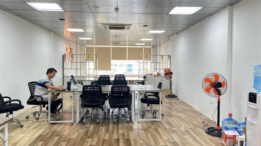 Chính chủ cho thuê văn phòng 110m2, giá 14,9 triệu tại phố nguyễn ngọc nại, thanh xuân