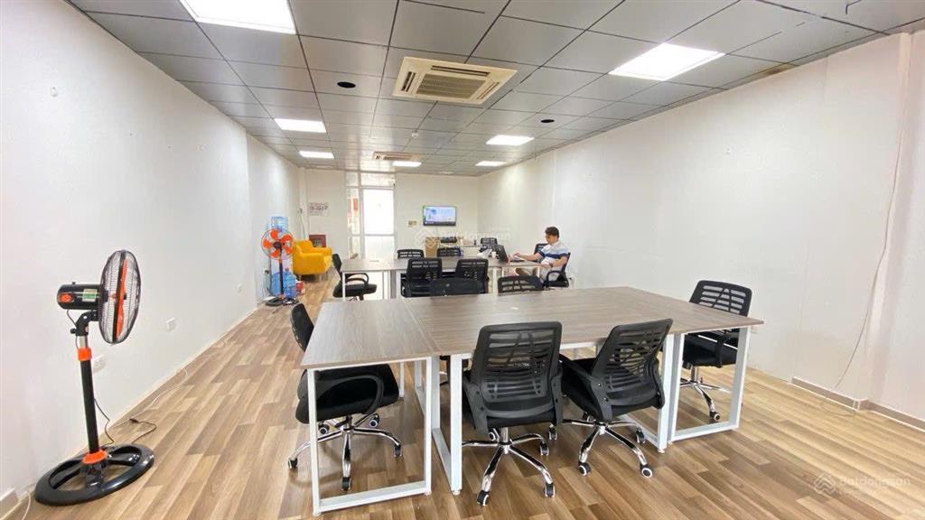 Chính chủ cho thuê văn phòng 110m2, giá 1x triệu tại phố nguyễn ngọc nại, thanh xuân