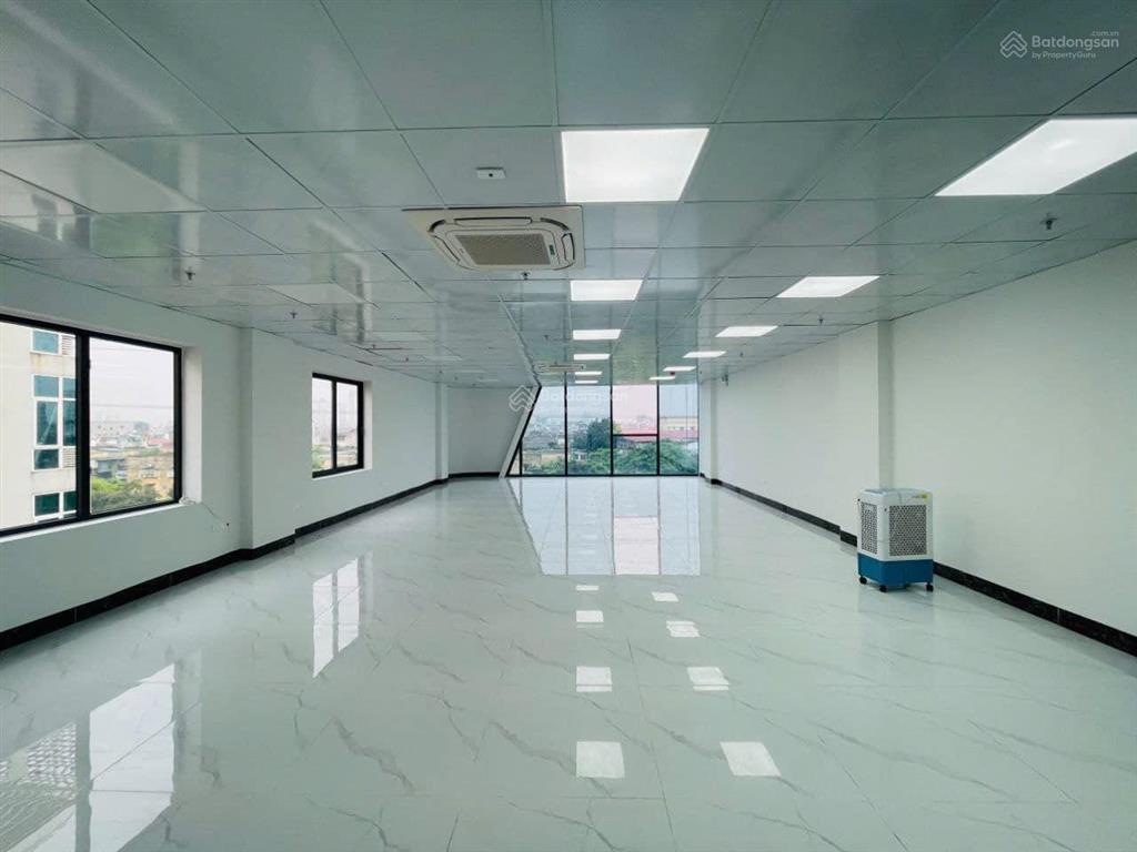 Chính chủ còn trống 1 văn phòng 100m2 tại khuất duy tiến, thanh xuân cho thuê 15 triệu view thoáng