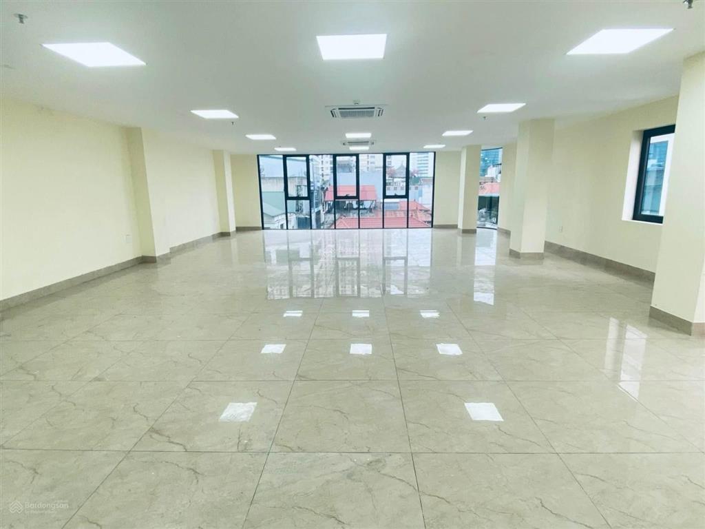 Chính chủ còn trống 1 văn phòng 100m2 tại khuất duy tiến, thanh xuân cho thuê 15 triệu view thoáng