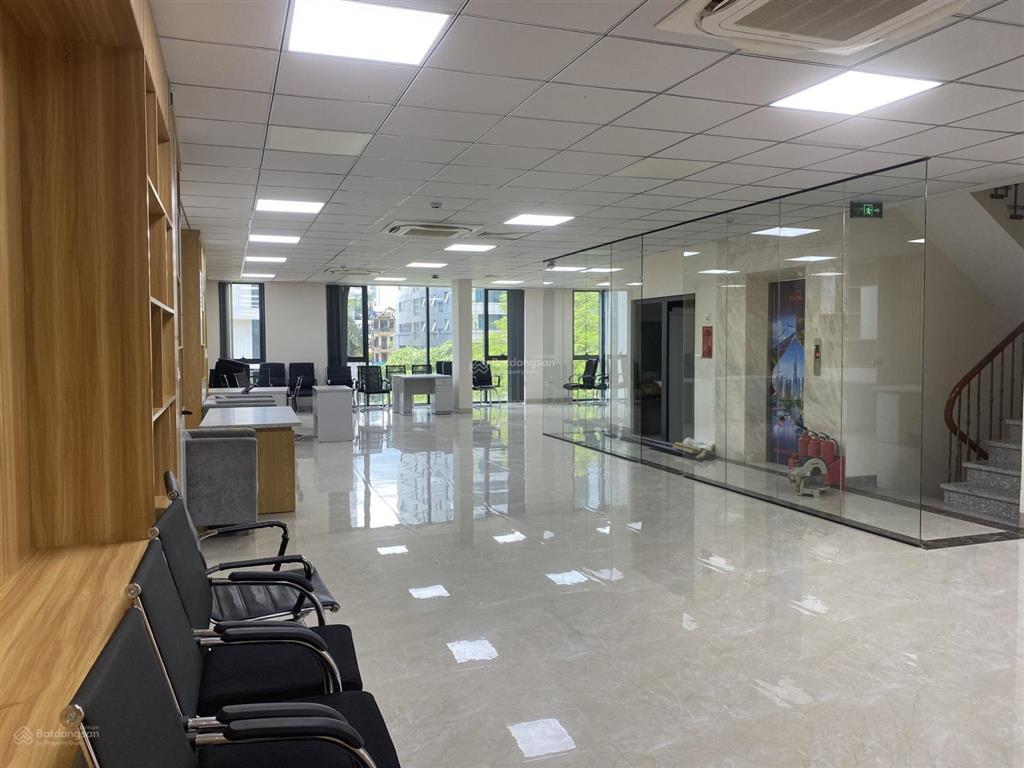 Chính chủ còn trống 1 văn phòng 100m2 tại khuất duy tiến, thanh xuân cho thuê 15 triệu view thoáng