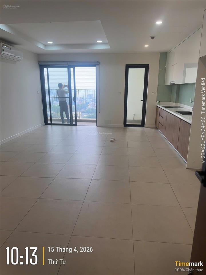 Gia đình cần bán căn hộ 3pn toà kosmo tây hồ  hướng đông nam view trực diện hồ tây  sổ đỏ sẵn
