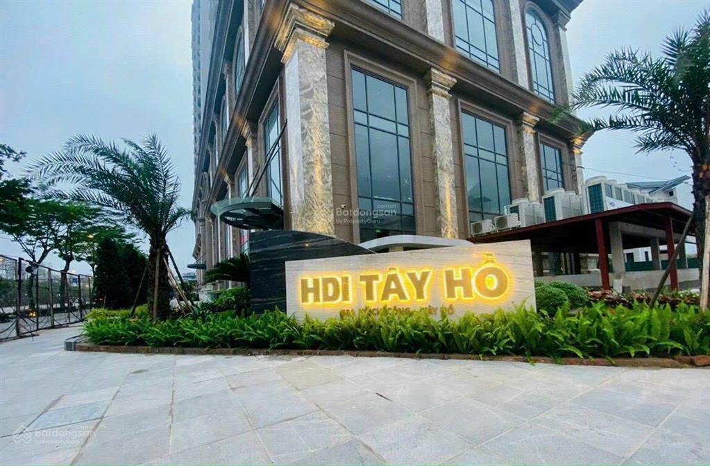 Gia đình cần bán căn góc 3 pn tòa hdi tây hồ  sổ đỏ sẵn giao dịch