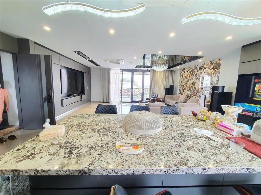 Bán tòa nhà mặt phố thụy khuê 220 m2, mặt tiền 13m, xây 8 tầng.giá 115 tỷ phú trần 0978 314 ***