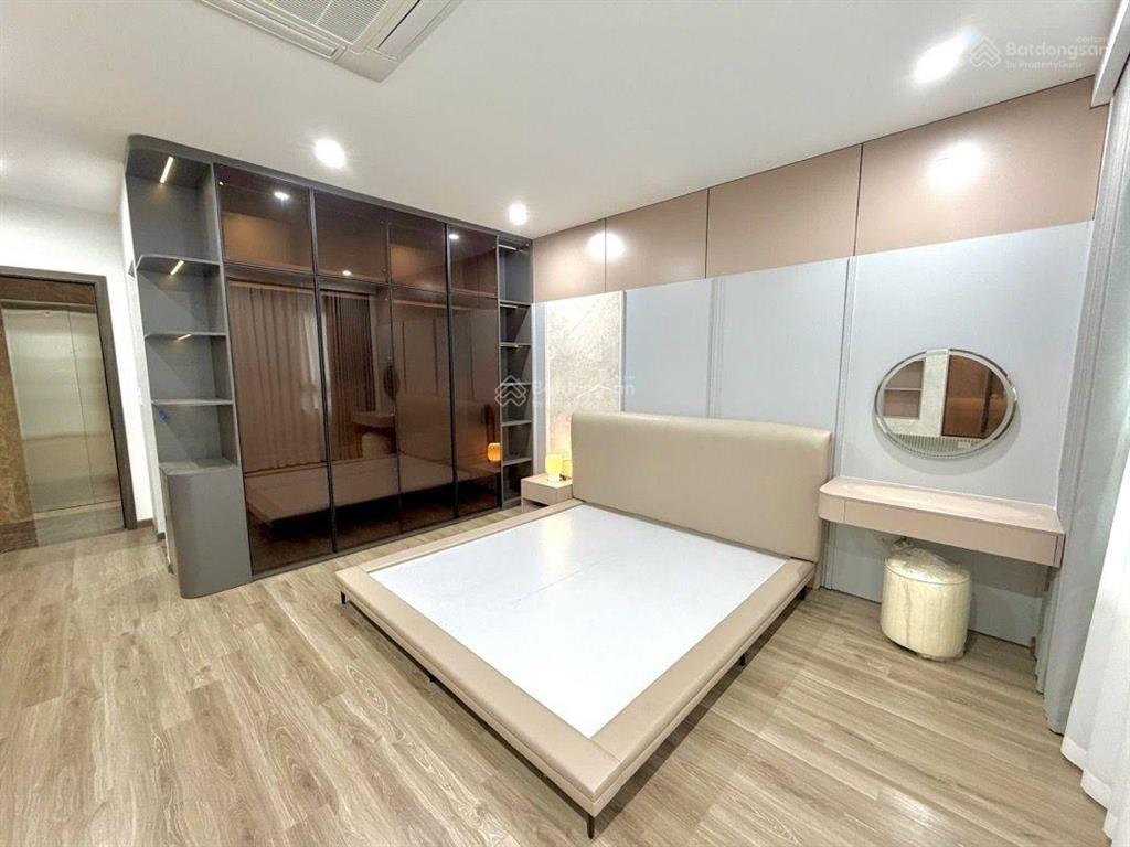 Bán nhà mặt ngõ ngọc thụy ô tô vào nhà 7 tầng thang máy xịn sò