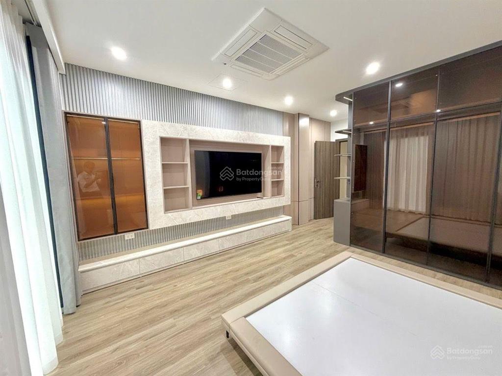 Bán nhà mặt ngõ ngọc thụy ô tô vào nhà 7 tầng thang máy xịn sò