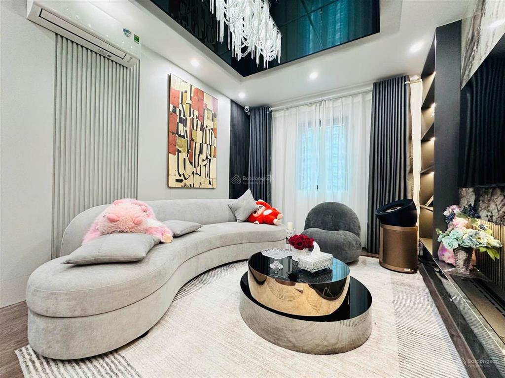 Cực phẩm lạc long quân, ôtô qua nhà, 2 thoáng trước sau, tặng full nội thất  giá hơn 10tỷ