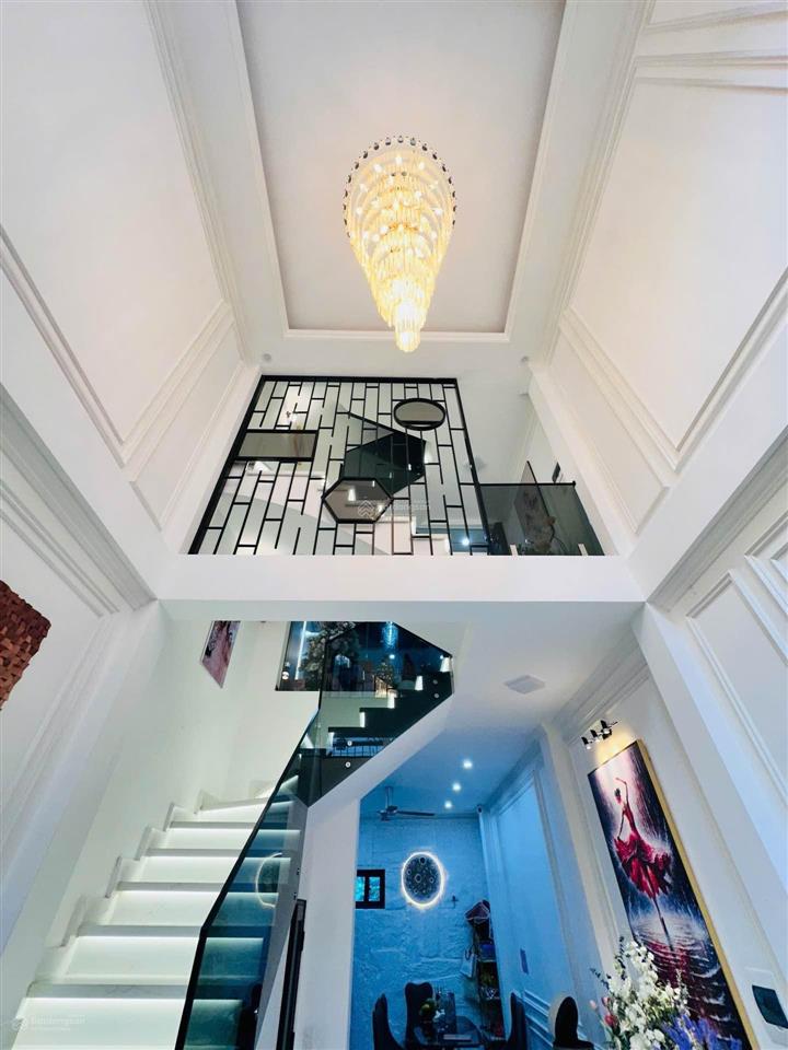 Cực phẩm lạc long quân, ôtô qua nhà, 2 thoáng trước sau, tặng full nội thất  giá hơn 10tỷ