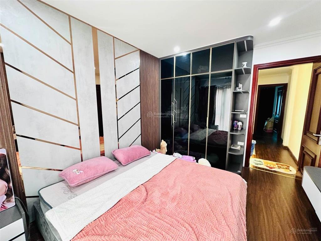 Cực phẩm lạc long quân, ôtô qua nhà, 2 thoáng trước sau, tặng full nội thất  giá hơn 10tỷ