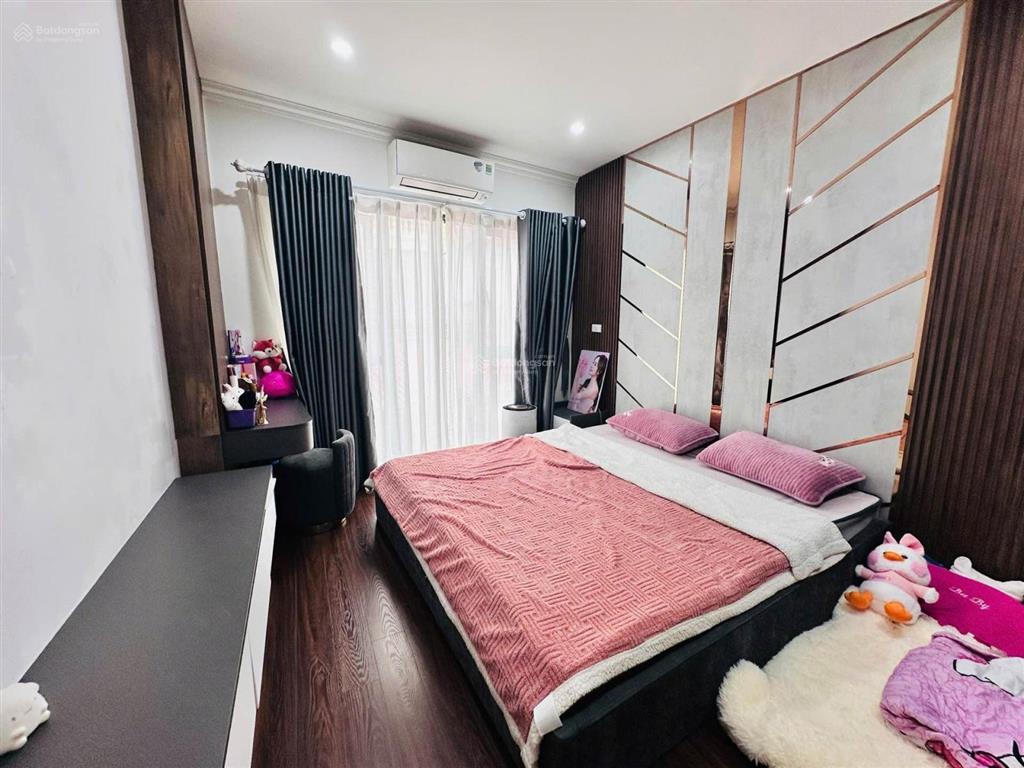 Cực phẩm lạc long quân, ôtô qua nhà, 2 thoáng trước sau, tặng full nội thất  giá hơn 10tỷ