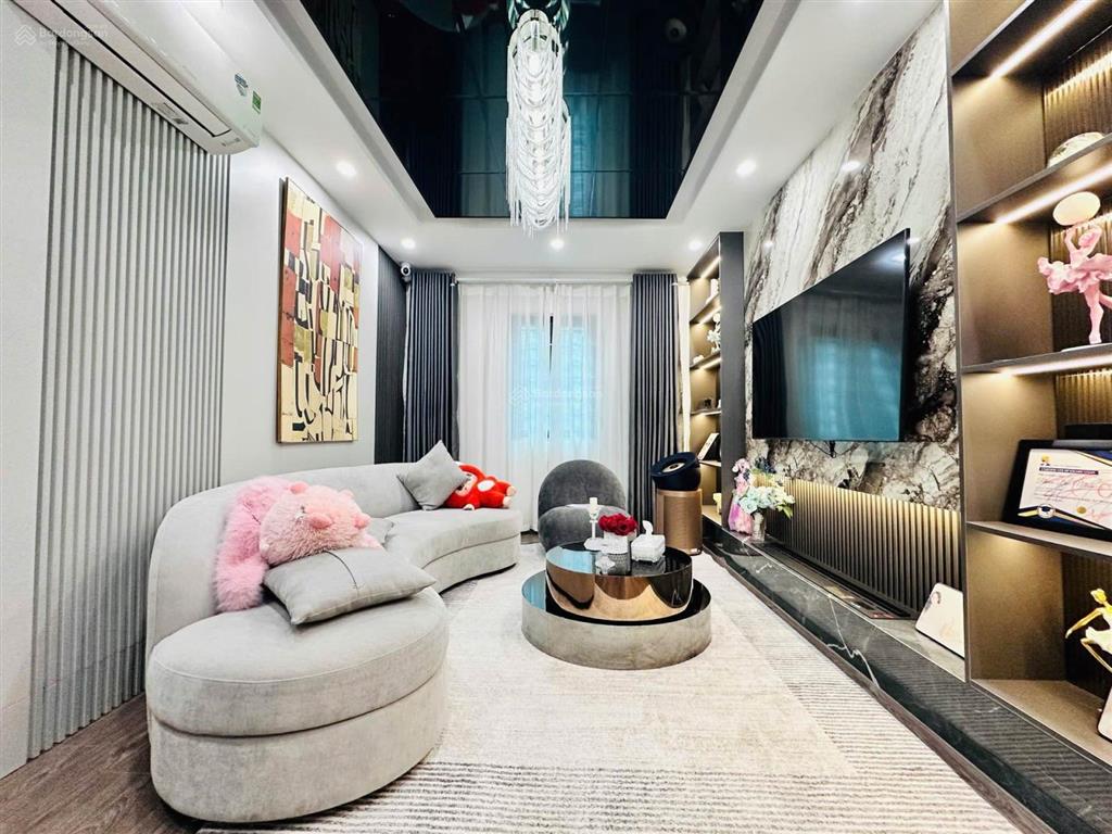 Cực phẩm lạc long quân, ôtô qua nhà, 2 thoáng trước sau, tặng full nội thất  giá hơn 10tỷ