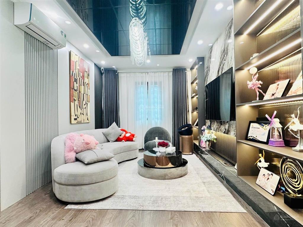 Cực phẩm lạc long quân, ôtô qua nhà, 2 thoáng trước sau, tặng full nội thất  giá hơn 10tỷ