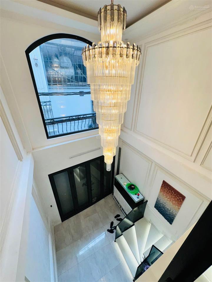 Cực phẩm lạc long quân, ôtô qua nhà, 2 thoáng trước sau, tặng full nội thất  giá hơn 10tỷ