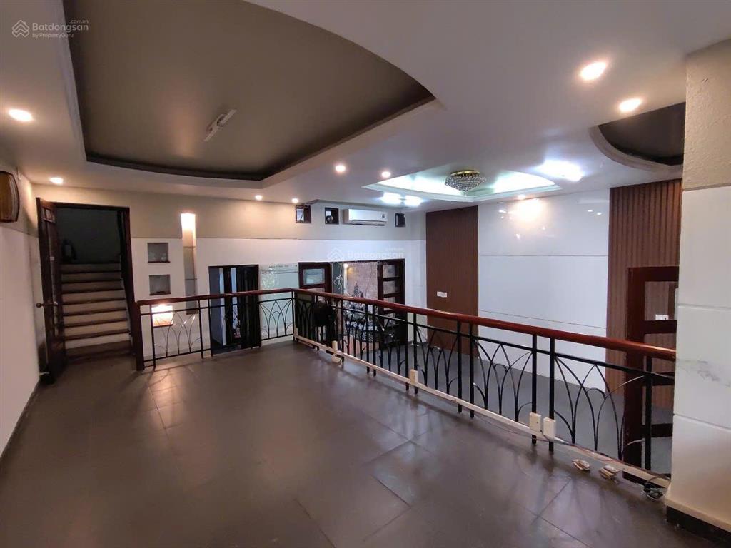 Chính chủ cần bán nhà 5 lầu đường tô hiến thành (6 x 20m) cn 170m2 giá 32.6tỷ hxt 8m nhựa