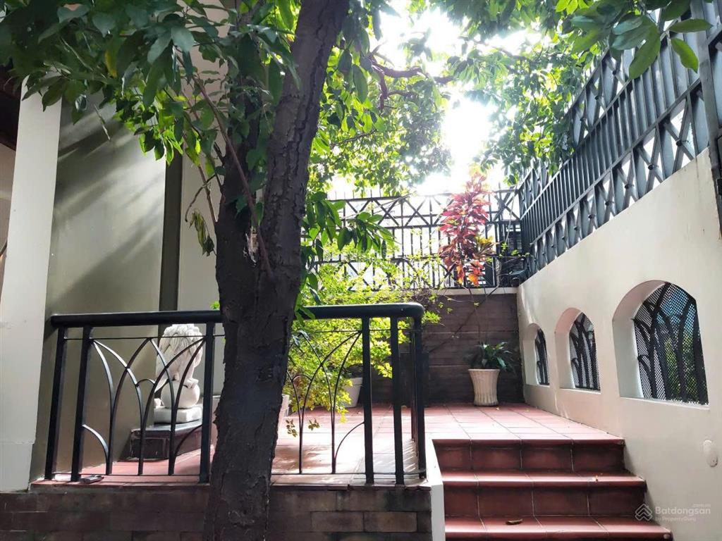 Bán nhanh vila nhà phố nội khu hxh đường 3 tháng 2 ( 7.4x20m) 4 lầu giá 26 tỷ
