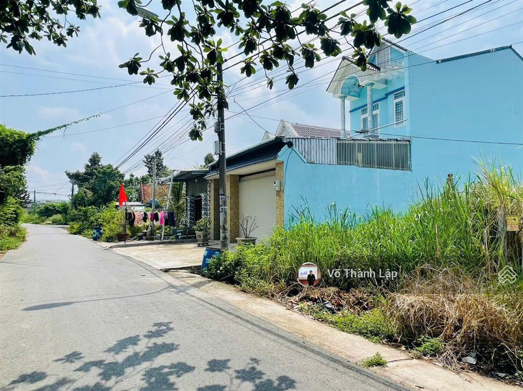 Bán gấp lô đất mặt tiền đường ngay quốc lộ 22  xuyên á 212m2 giá chỉ 3,8 tỷ thương lượng