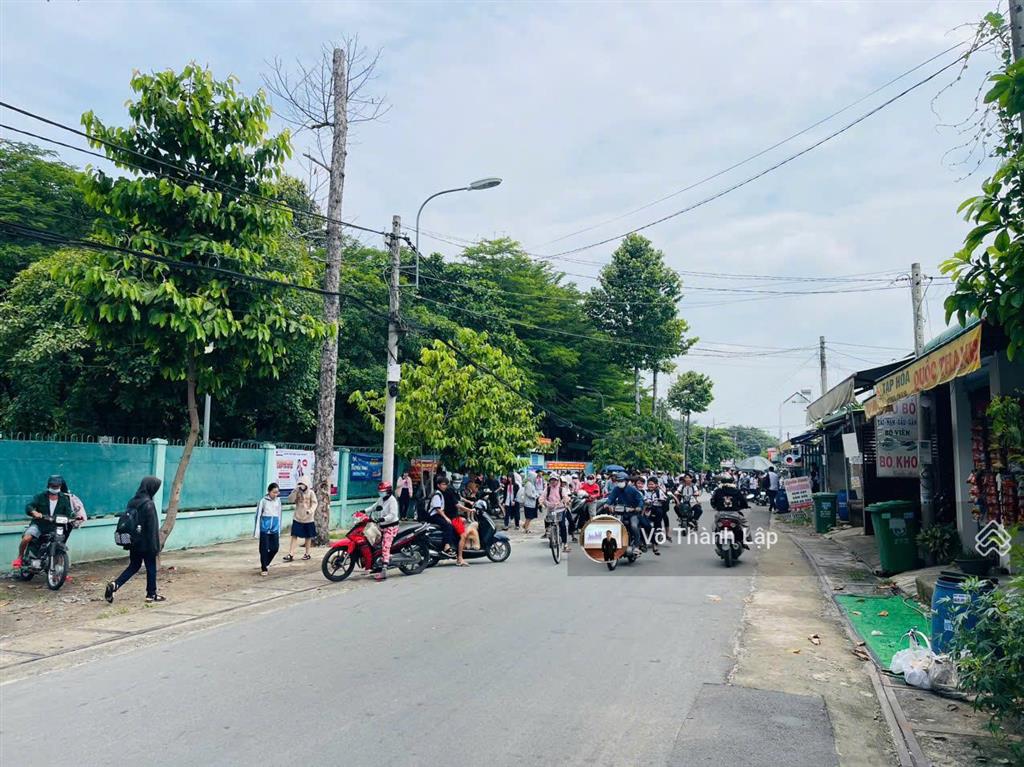 Bán gấp nhà mặt tiền mua về vừa ở + kinh doanh ngay 301 m2 giá chỉ 6,5 tỷ thương lượng