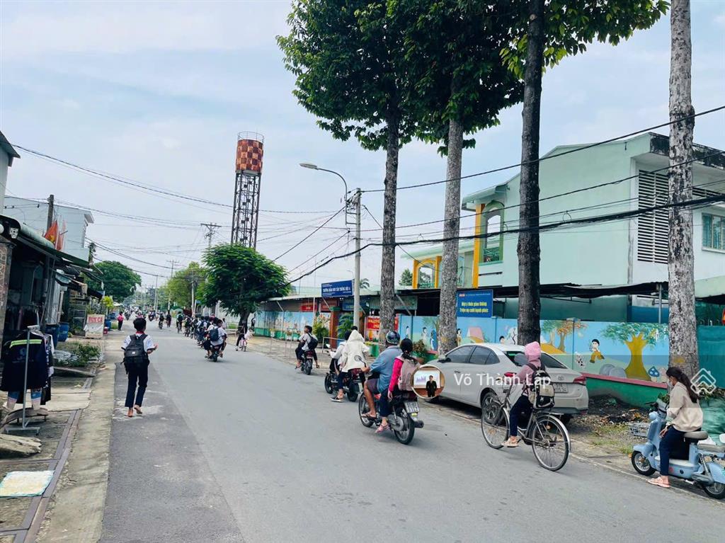 Bán gấp nhà mặt tiền mua về vừa ở + kinh doanh ngay 301 m2 giá chỉ 6,5 tỷ thương lượng