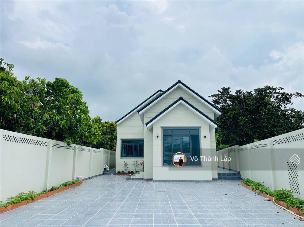 Bán gấp nhà mái thái 358m2 mới xây đẹp, mặt tiền đường rộng giá chỉ 4,2 tỷ tl