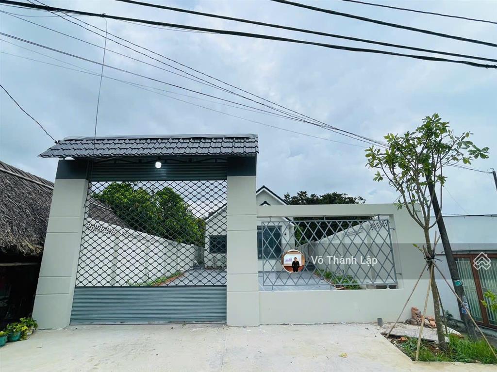 Bán gấp nhà mái thái 358m2 mới xây đẹp, mặt tiền đường rộng giá chỉ 4,2 tỷ tl